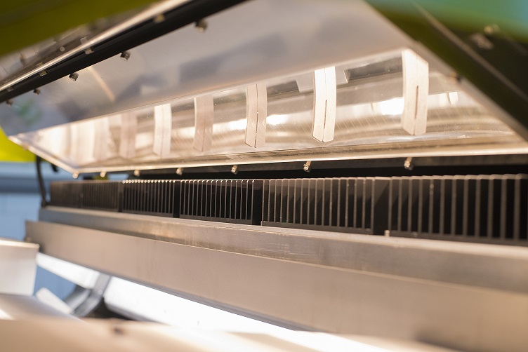 Blick in den Sensor der modularen Sortieranlage. View into the sensor of the modular sorting plant.