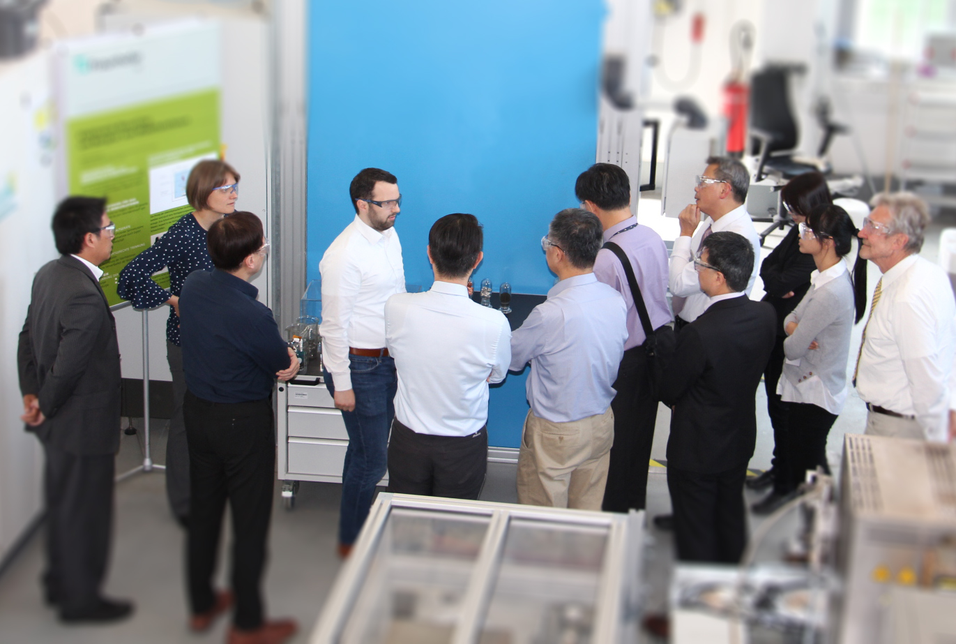 The delegation from ITRI at the technical site of Fraunhofer IWKS in Alzenau.