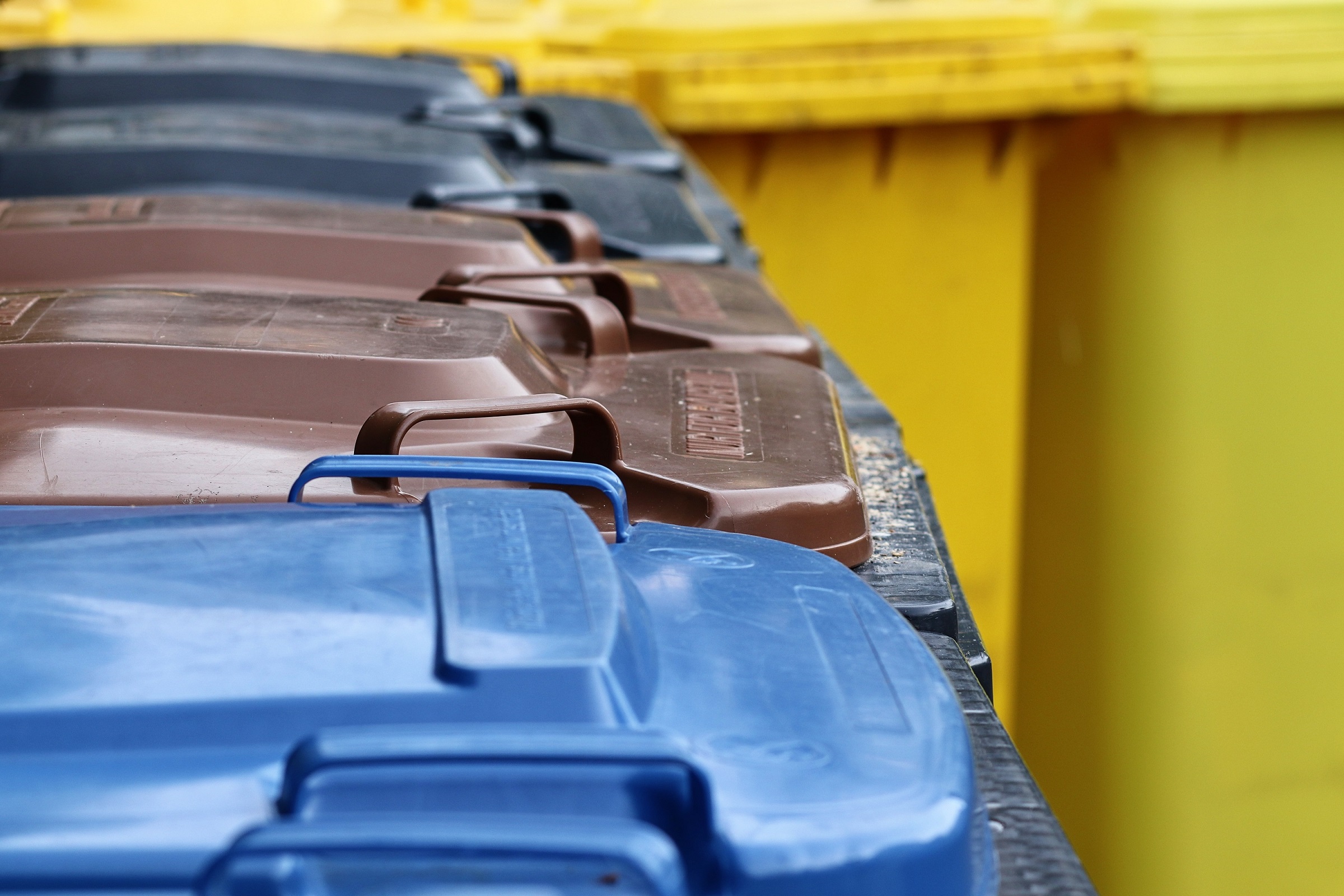 Fast and automated characterization of household waste directly at the consumer's premises.