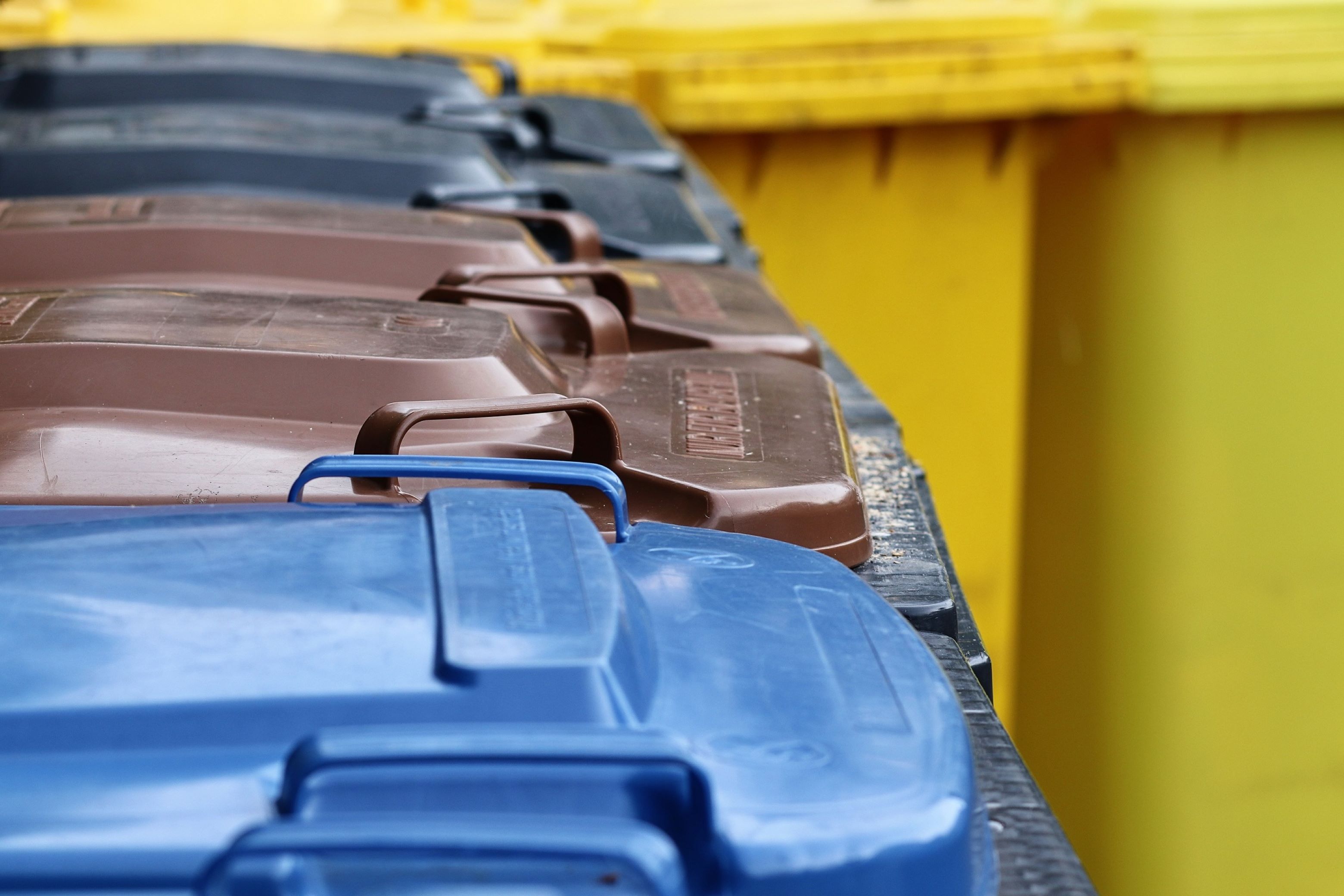 Fast and automated characterization of household waste directly at the consumer's premises.