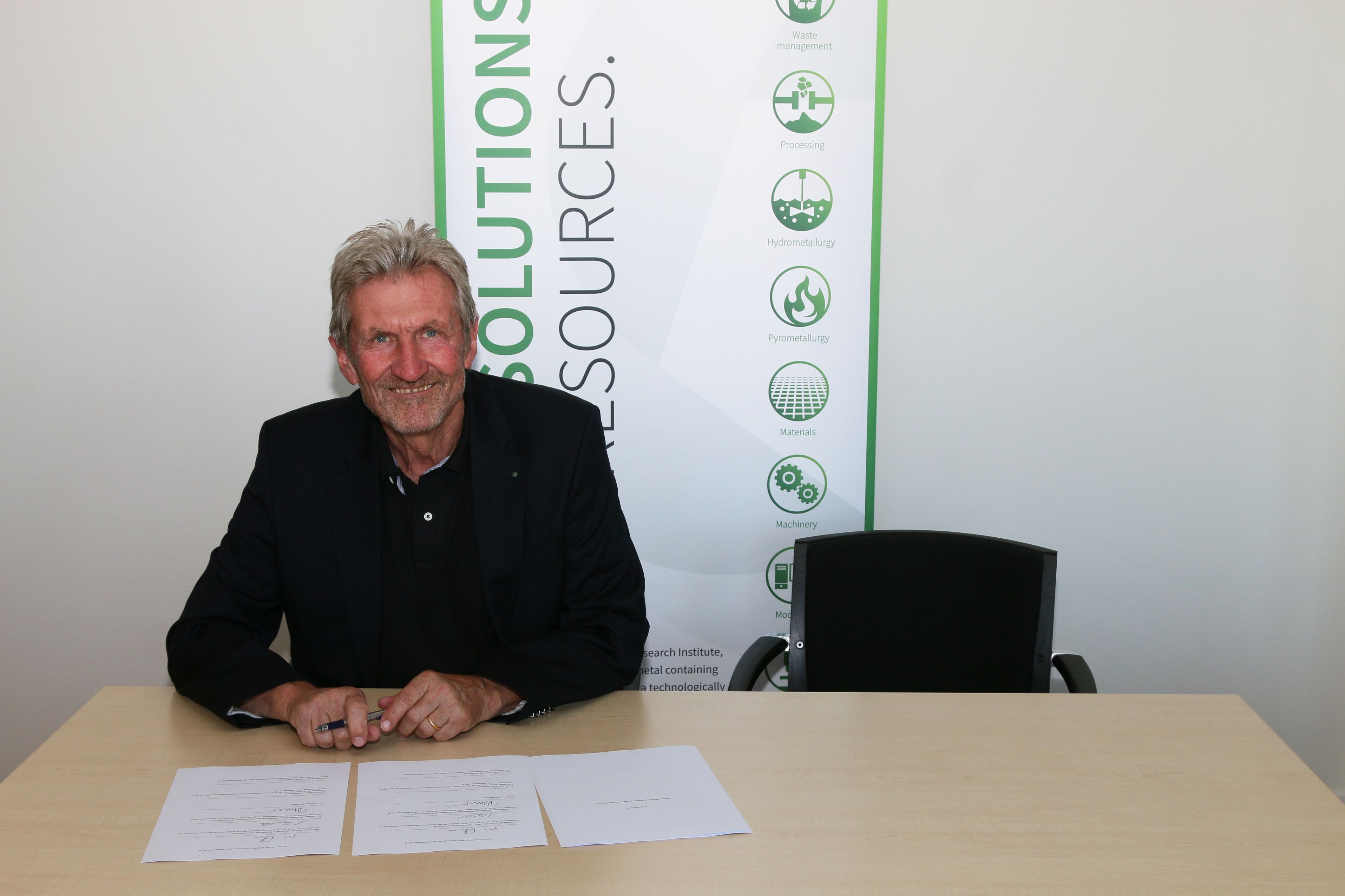 Prof. Dr. Rudolf Stauber signing the statute.