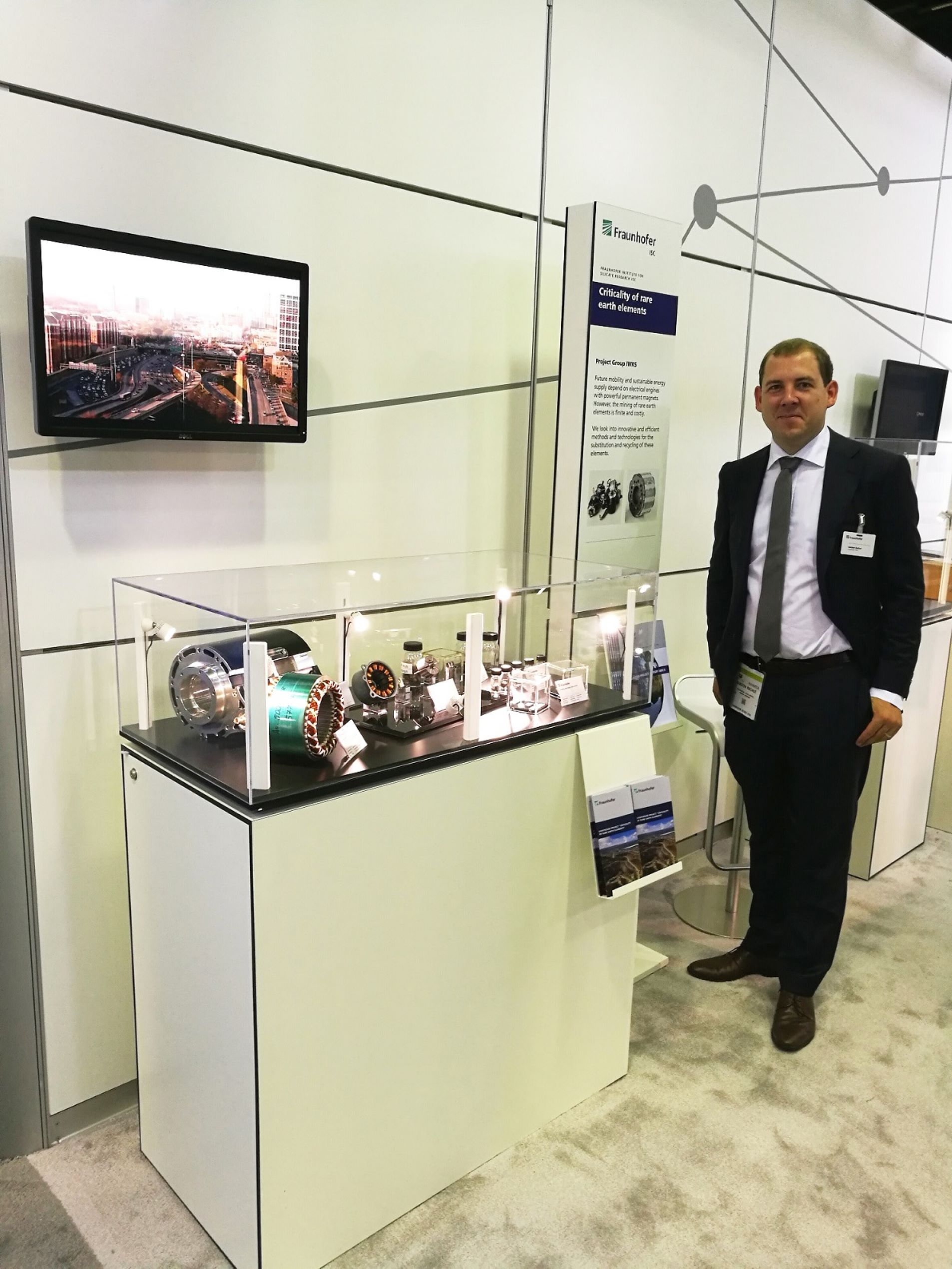 The booth of the Fraunhofer Project Group IWKS